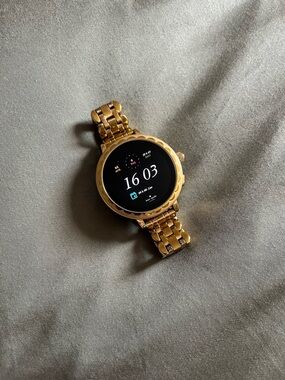 Kate spade scallop Gold Smartwatch with Metal Link Band - Stylish Wearable